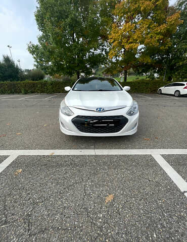 Білий Хендай Соната, об'ємом двигуна 2.36 л та пробігом 138 тис. км за 11000 $, фото 7 на Automoto.ua