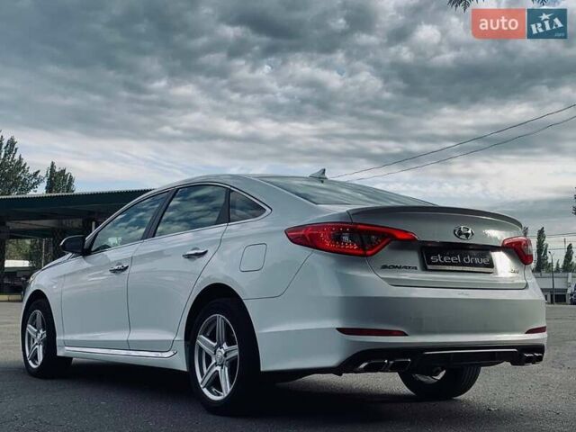 Белый Хендай Соната, объемом двигателя 2 л и пробегом 135 тыс. км за 11799 $, фото 5 на Automoto.ua