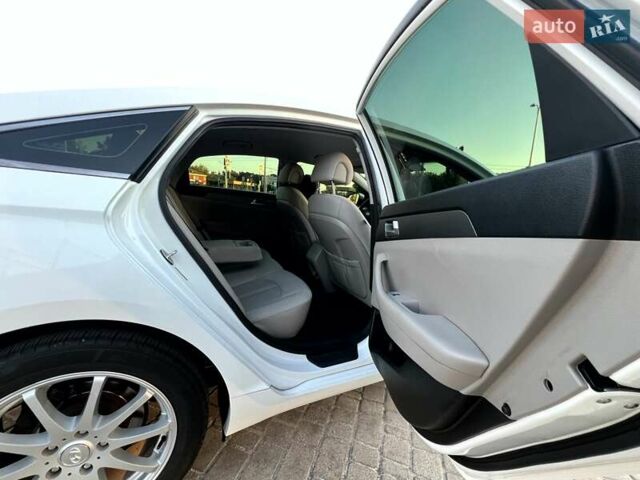Білий Хендай Соната, об'ємом двигуна 2.36 л та пробігом 144 тис. км за 10900 $, фото 24 на Automoto.ua