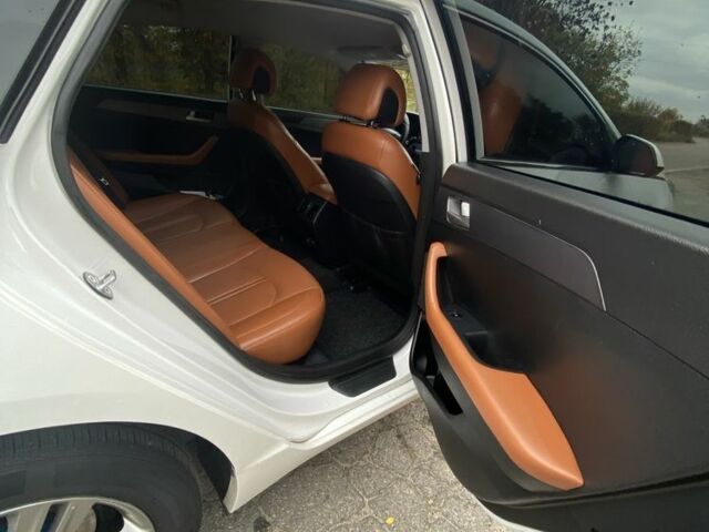 Білий Хендай Соната, об'ємом двигуна 2 л та пробігом 202 тис. км за 8200 $, фото 4 на Automoto.ua