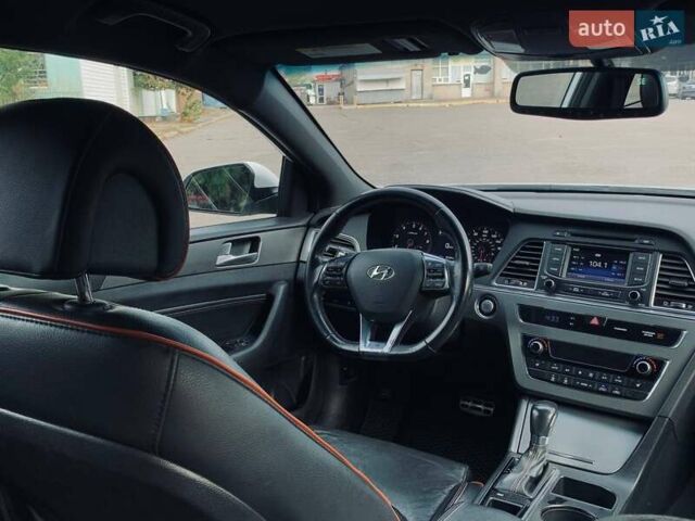 Белый Хендай Соната, объемом двигателя 2 л и пробегом 135 тыс. км за 11799 $, фото 25 на Automoto.ua