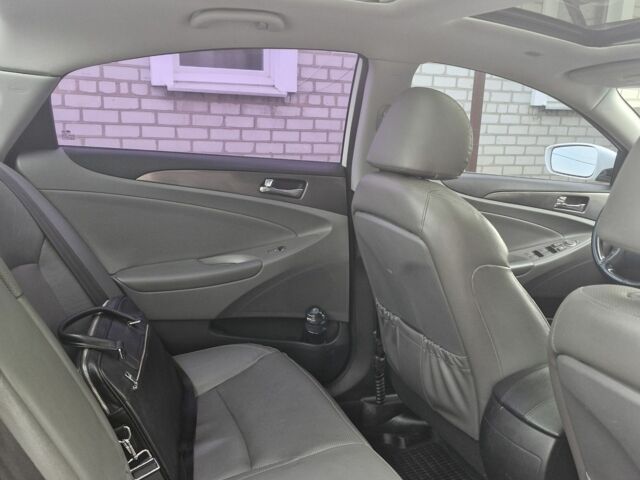 Білий Хендай Соната, об'ємом двигуна 2 л та пробігом 120 тис. км за 11600 $, фото 22 на Automoto.ua