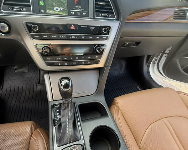 Білий Хендай Соната, об'ємом двигуна 2.36 л та пробігом 132 тис. км за 12000 $, фото 14 на Automoto.ua