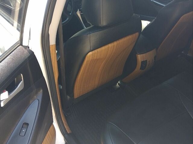 Белый Хендай Соната, объемом двигателя 2 л и пробегом 380 тыс. км за 5700 $, фото 4 на Automoto.ua