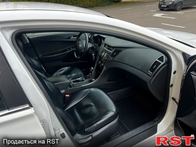 Белый Хендай Соната, объемом двигателя 2 л и пробегом 188 тыс. км за 7300 $, фото 8 на Automoto.ua