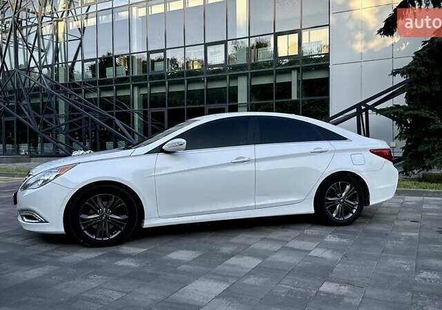 Білий Хендай Соната, об'ємом двигуна 2.4 л та пробігом 211 тис. км за 8500 $, фото 4 на Automoto.ua