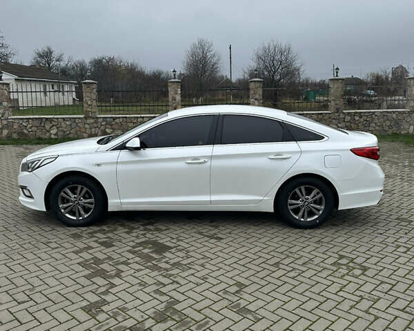 Белый Хендай Соната, объемом двигателя 2 л и пробегом 280 тыс. км за 9999 $, фото 1 на Automoto.ua