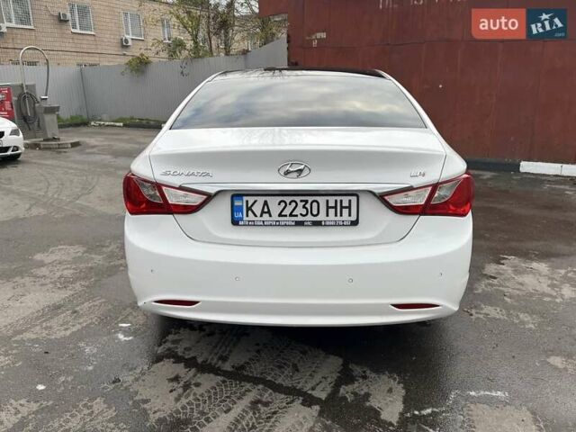 Білий Хендай Соната, об'ємом двигуна 2 л та пробігом 267 тис. км за 8500 $, фото 3 на Automoto.ua