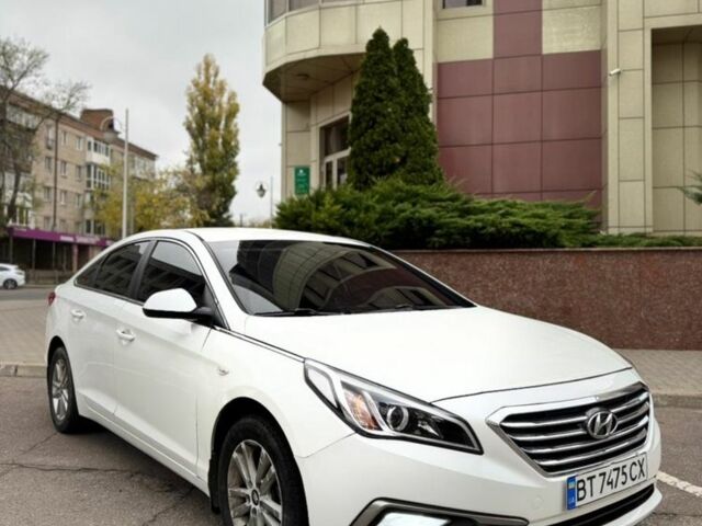 Белый Хендай Соната, объемом двигателя 2 л и пробегом 325 тыс. км за 7700 $, фото 2 на Automoto.ua