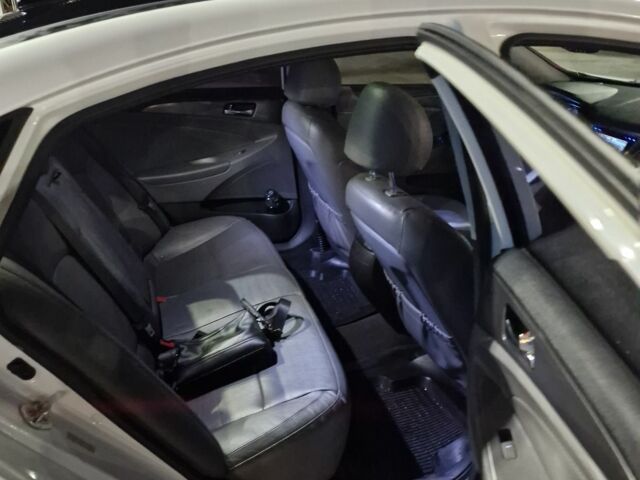 Білий Хендай Соната, об'ємом двигуна 2 л та пробігом 120 тис. км за 11600 $, фото 11 на Automoto.ua