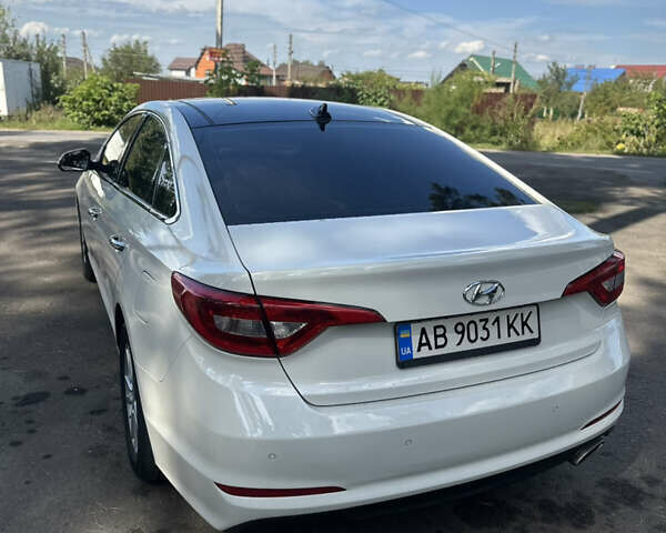 Белый Хендай Соната, объемом двигателя 2 л и пробегом 199 тыс. км за 11999 $, фото 7 на Automoto.ua