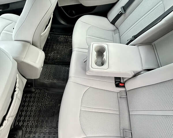 Белый Хендай Соната, объемом двигателя 2.4 л и пробегом 119 тыс. км за 10500 $, фото 11 на Automoto.ua