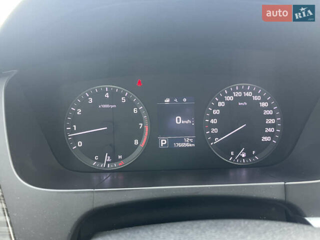 Білий Хендай Соната, об'ємом двигуна 2 л та пробігом 176 тис. км за 12500 $, фото 11 на Automoto.ua