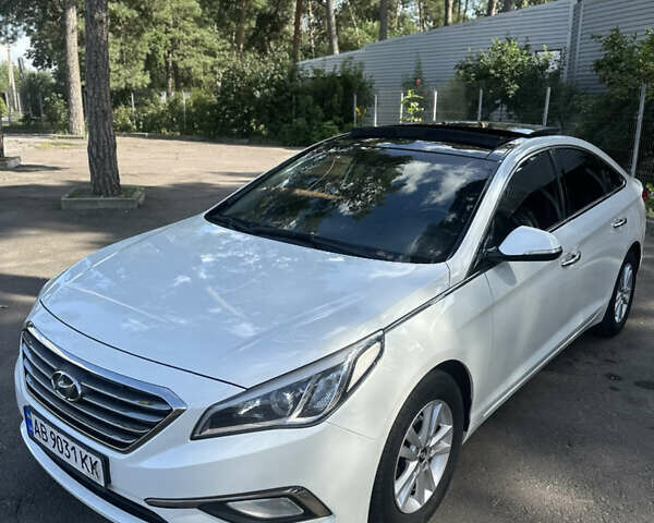 Белый Хендай Соната, объемом двигателя 2 л и пробегом 199 тыс. км за 11999 $, фото 5 на Automoto.ua