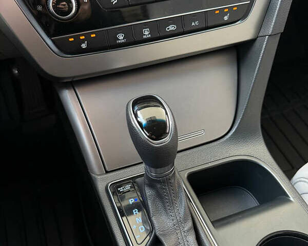 Хендай Соната 2014 у Дніпро (Дніпропетровську) на Automoto.ua Білий Хендай Соната, об'ємом двигуна 2.36 л та пробігом 160 тис. км за 9599 $, фото 34 на Automoto.ua