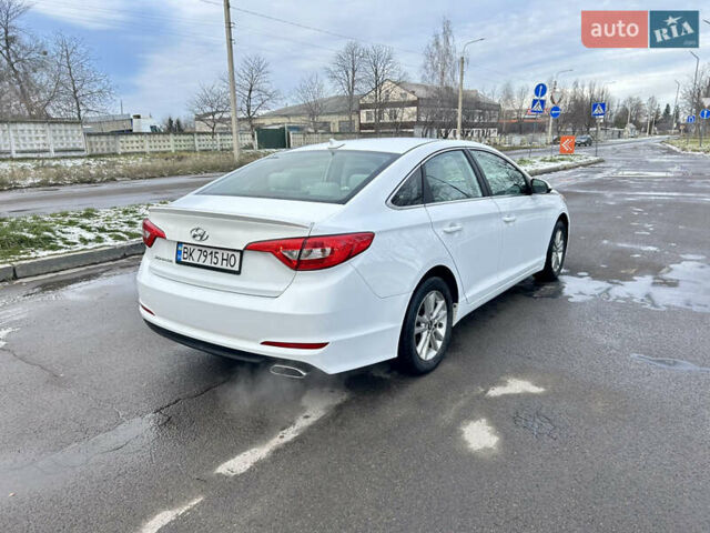 Белый Хендай Соната, объемом двигателя 2.4 л и пробегом 119 тыс. км за 10500 $, фото 3 на Automoto.ua