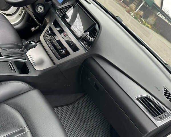 Белый Хендай Соната, объемом двигателя 2 л и пробегом 280 тыс. км за 9999 $, фото 12 на Automoto.ua