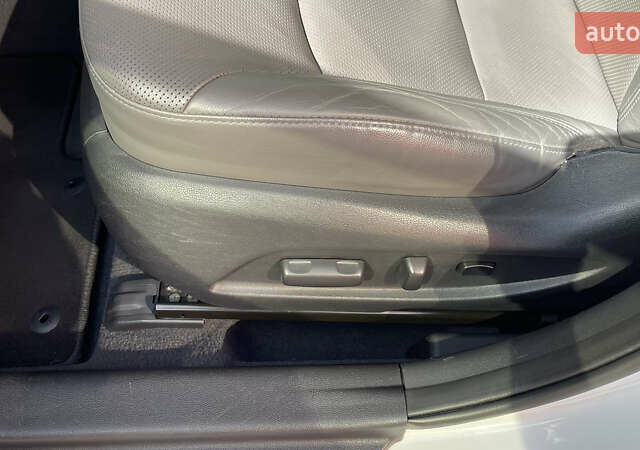 Белый Хендай Соната, объемом двигателя 2.4 л и пробегом 83 тыс. км за 12000 $, фото 10 на Automoto.ua