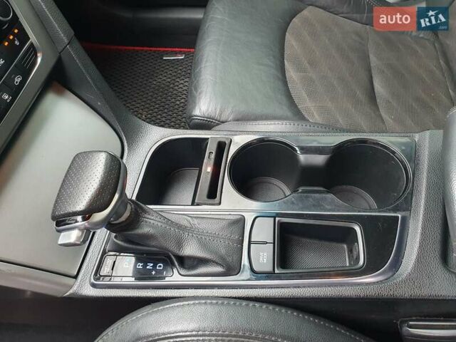 Белый Хендай Соната, объемом двигателя 2.36 л и пробегом 235 тыс. км за 11000 $, фото 12 на Automoto.ua