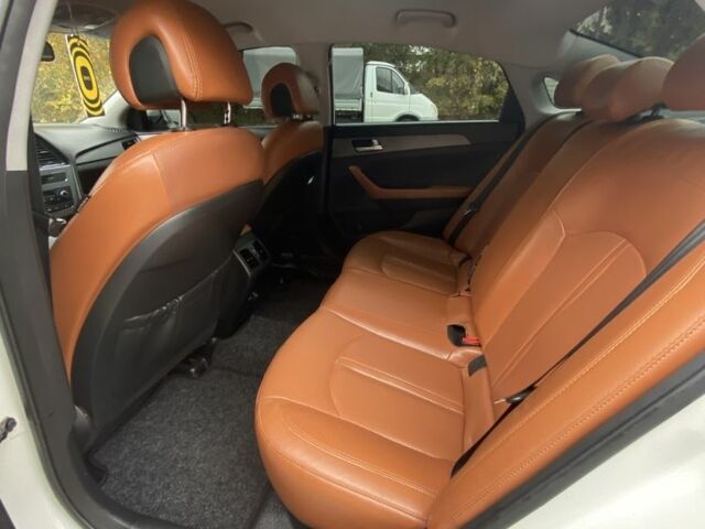 Білий Хендай Соната, об'ємом двигуна 2 л та пробігом 202 тис. км за 8200 $, фото 5 на Automoto.ua