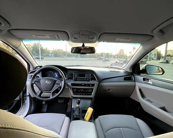 Білий Хендай Соната, об'ємом двигуна 2.36 л та пробігом 144 тис. км за 10900 $, фото 33 на Automoto.ua