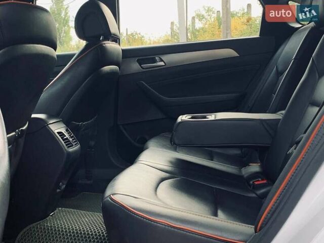 Белый Хендай Соната, объемом двигателя 2 л и пробегом 135 тыс. км за 11799 $, фото 21 на Automoto.ua