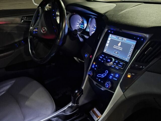 Білий Хендай Соната, об'ємом двигуна 2 л та пробігом 120 тис. км за 11600 $, фото 9 на Automoto.ua