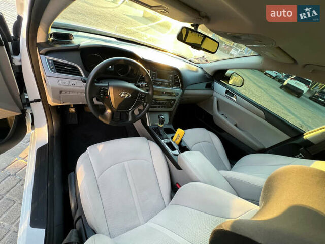 Білий Хендай Соната, об'ємом двигуна 2.36 л та пробігом 144 тис. км за 10900 $, фото 26 на Automoto.ua