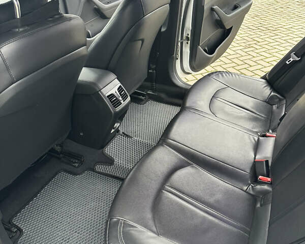 Белый Хендай Соната, объемом двигателя 2 л и пробегом 280 тыс. км за 9999 $, фото 21 на Automoto.ua