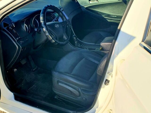 Білий Хендай Соната, об'ємом двигуна 2 л та пробігом 0 тис. км за 6400 $, фото 6 на Automoto.ua