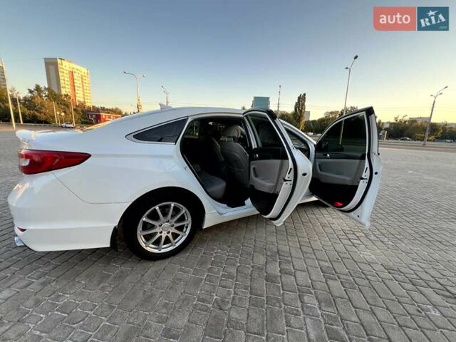 Білий Хендай Соната, об'ємом двигуна 2.36 л та пробігом 144 тис. км за 10900 $, фото 14 на Automoto.ua