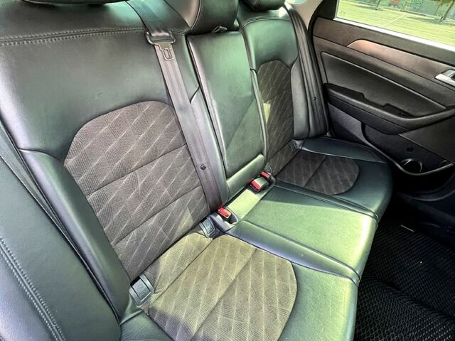 Білий Хендай Соната, об'ємом двигуна 2.4 л та пробігом 174 тис. км за 10000 $, фото 4 на Automoto.ua