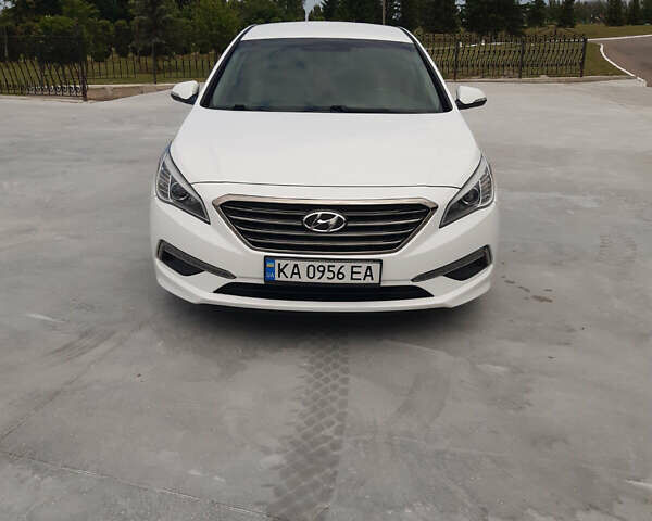 Білий Хендай Соната, об'ємом двигуна 2.36 л та пробігом 198 тис. км за 12000 $, фото 2 на Automoto.ua