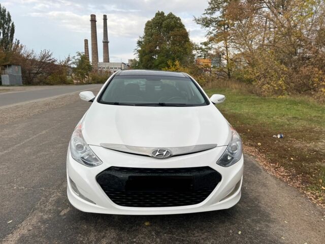 Белый Хендай Соната, объемом двигателя 2.4 л и пробегом 195 тыс. км за 8500 $, фото 6 на Automoto.ua