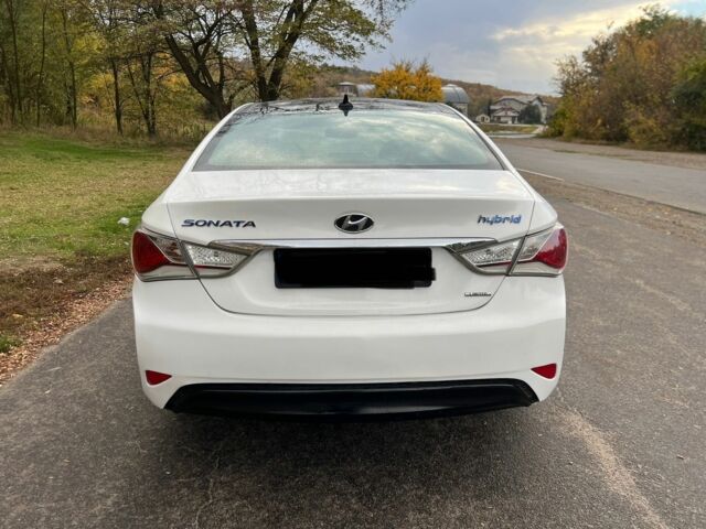 Белый Хендай Соната, объемом двигателя 2.4 л и пробегом 195 тыс. км за 8500 $, фото 3 на Automoto.ua