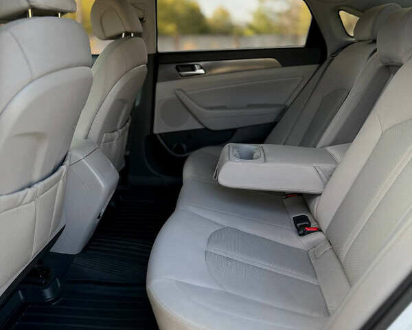 Хендай Соната 2014 у Дніпро (Дніпропетровську) на Automoto.ua Білий Хендай Соната, об'ємом двигуна 2.36 л та пробігом 160 тис. км за 9599 $, фото 13 на Automoto.ua