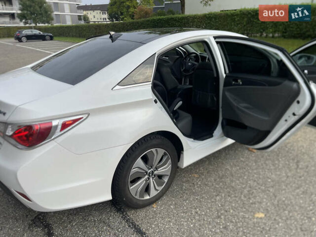Білий Хендай Соната, об'ємом двигуна 2.36 л та пробігом 138 тис. км за 11000 $, фото 4 на Automoto.ua