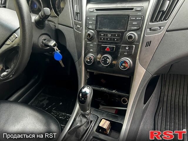 Белый Хендай Соната, объемом двигателя 2 л и пробегом 188 тыс. км за 7300 $, фото 9 на Automoto.ua