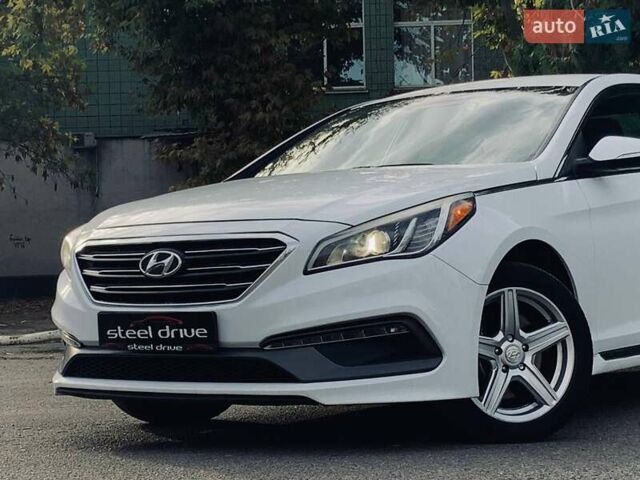 Белый Хендай Соната, объемом двигателя 2 л и пробегом 135 тыс. км за 11799 $, фото 1 на Automoto.ua