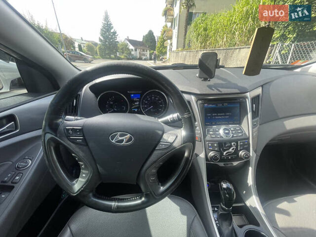 Білий Хендай Соната, об'ємом двигуна 2.36 л та пробігом 138 тис. км за 11000 $, фото 26 на Automoto.ua