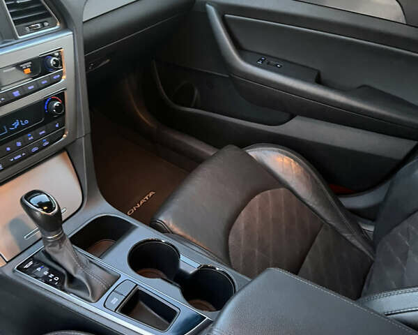 Белый Хендай Соната, объемом двигателя 2.36 л и пробегом 132 тыс. км за 10600 $, фото 32 на Automoto.ua