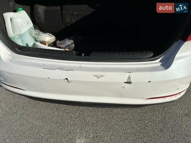Белый Хендай Соната, объемом двигателя 2 л и пробегом 406 тыс. км за 8000 $, фото 8 на Automoto.ua