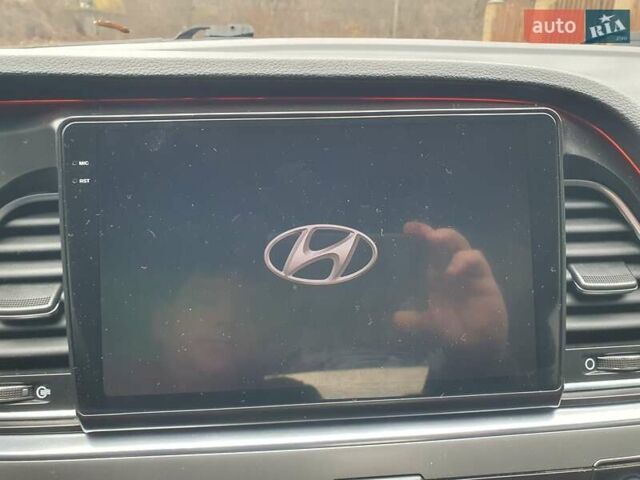 Белый Хендай Соната, объемом двигателя 2.36 л и пробегом 235 тыс. км за 11000 $, фото 20 на Automoto.ua