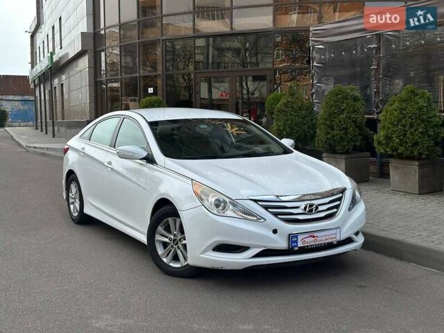 Белый Хендай Соната, объемом двигателя 2.36 л и пробегом 170 тыс. км за 8500 $, фото 3 на Automoto.ua