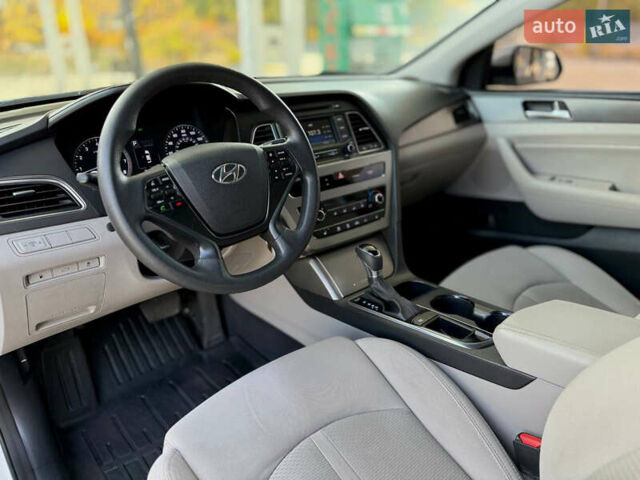 Хендай Соната 2014 у Дніпро (Дніпропетровську) на Automoto.ua Білий Хендай Соната, об'ємом двигуна 2.36 л та пробігом 160 тис. км за 9599 $, фото 9 на Automoto.ua