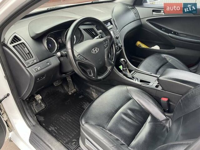 Білий Хендай Соната, об'ємом двигуна 2 л та пробігом 267 тис. км за 8500 $, фото 11 на Automoto.ua