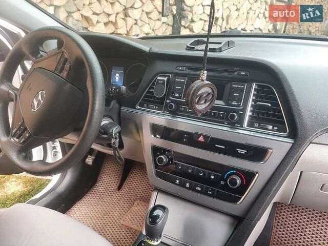 Білий Хендай Соната, об'ємом двигуна 2.4 л та пробігом 210 тис. км за 8999 $, фото 11 на Automoto.ua