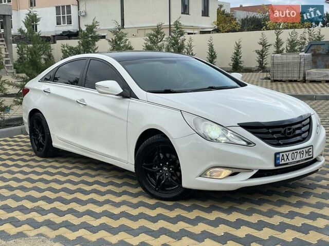 Білий Хендай Соната, об'ємом двигуна 2 л та пробігом 230 тис. км за 7500 $, фото 12 на Automoto.ua
