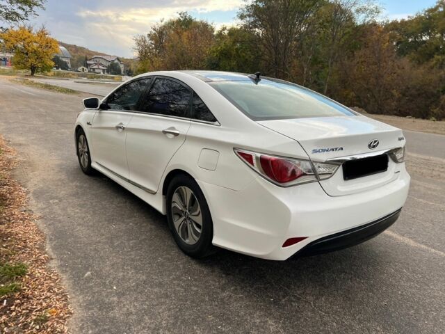 Белый Хендай Соната, объемом двигателя 2.4 л и пробегом 195 тыс. км за 8500 $, фото 4 на Automoto.ua