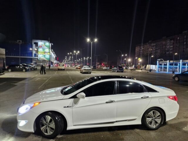 Білий Хендай Соната, об'ємом двигуна 2 л та пробігом 120 тис. км за 11600 $, фото 18 на Automoto.ua